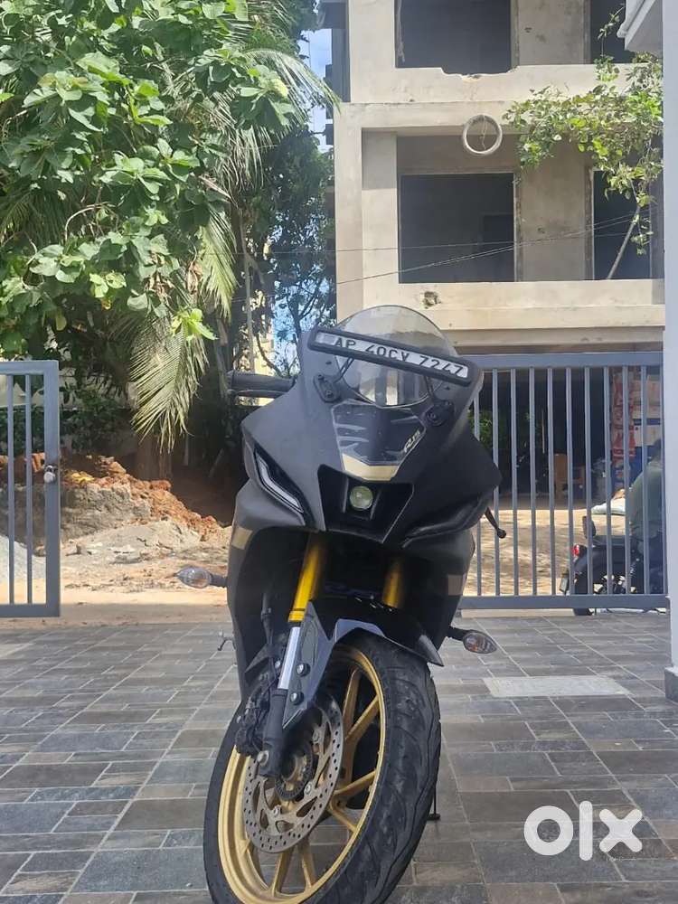Yamaha r15v4 2024 model in brand new perfect condition