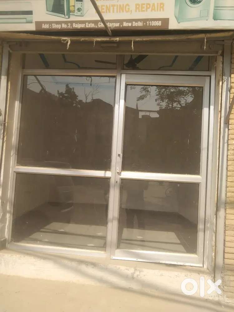 A comercial shop available for rent in Rajpur khurd extention
