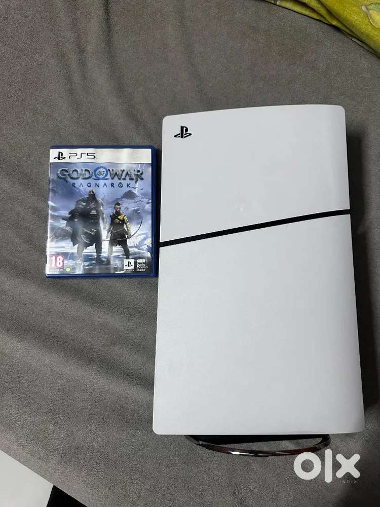PS5 + stand + God of War Ragnarok