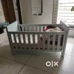 Baby wood bed