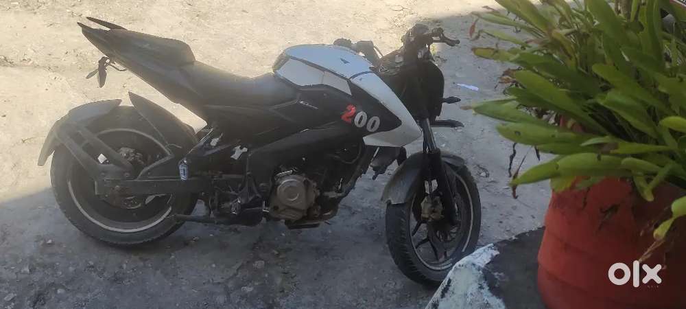 Pulsar ns200