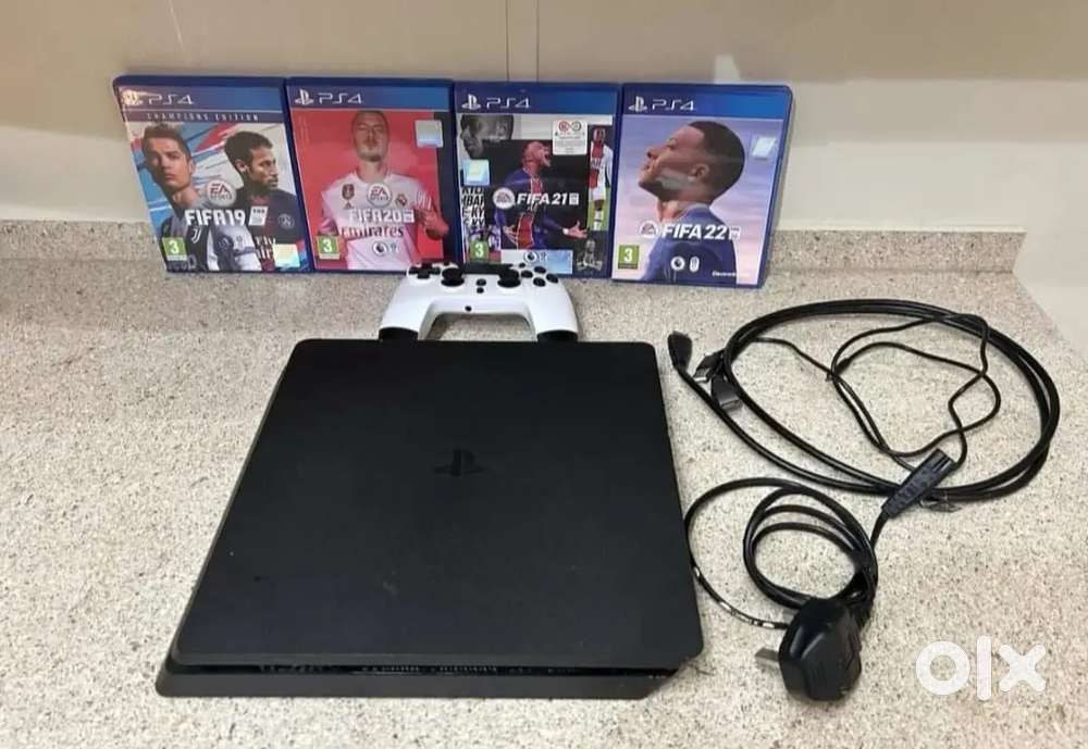 Sony PlayStation 4 Slim 500GB Jet Black fifa bundle and controller
