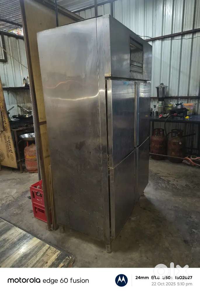 Commercial refrigerator
