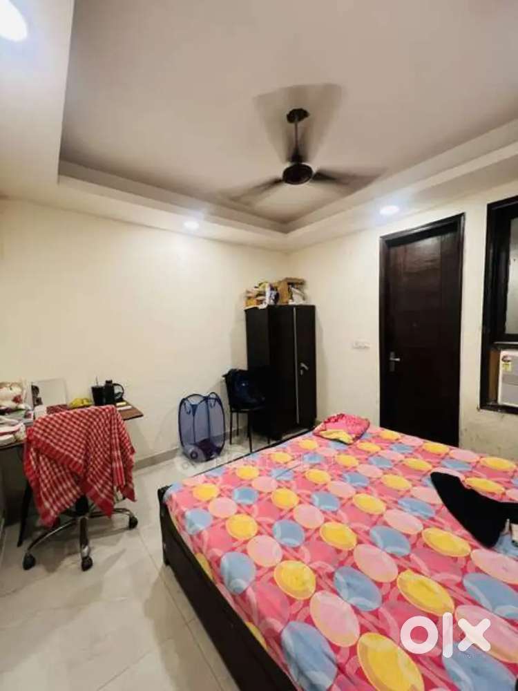 Furnished and semi furnished rooms available for girls.