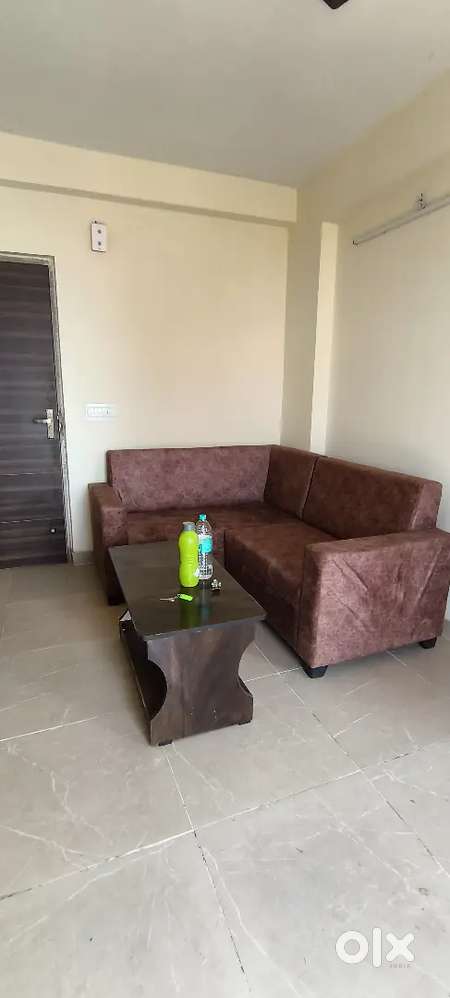 2BHK fully furnished flat availbl immediately for working women/family