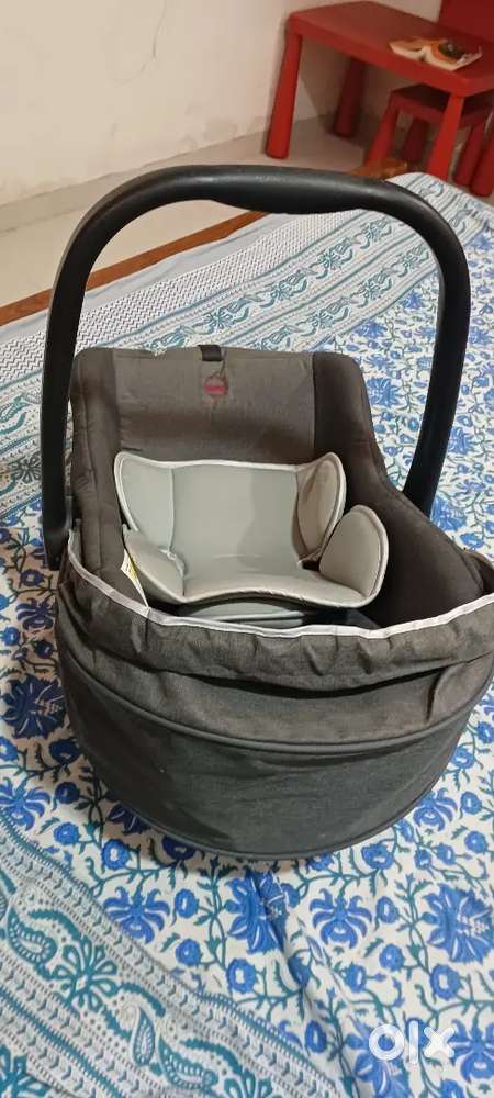 Car seat : r for rabbit