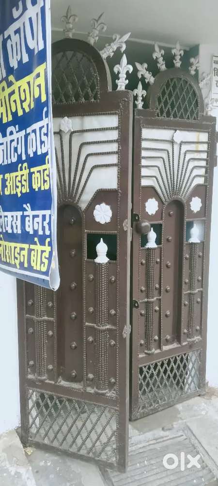 chhoti family ya only girl student kki 1st floor p aunty singal rhti h