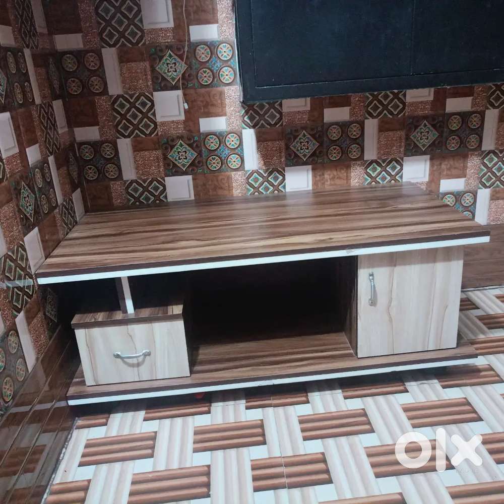 New condition centre table heavy in weight