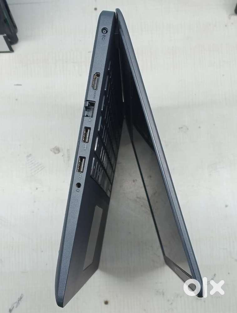 Dell laptop (10gen) 8gb ram 256 ssd new condition