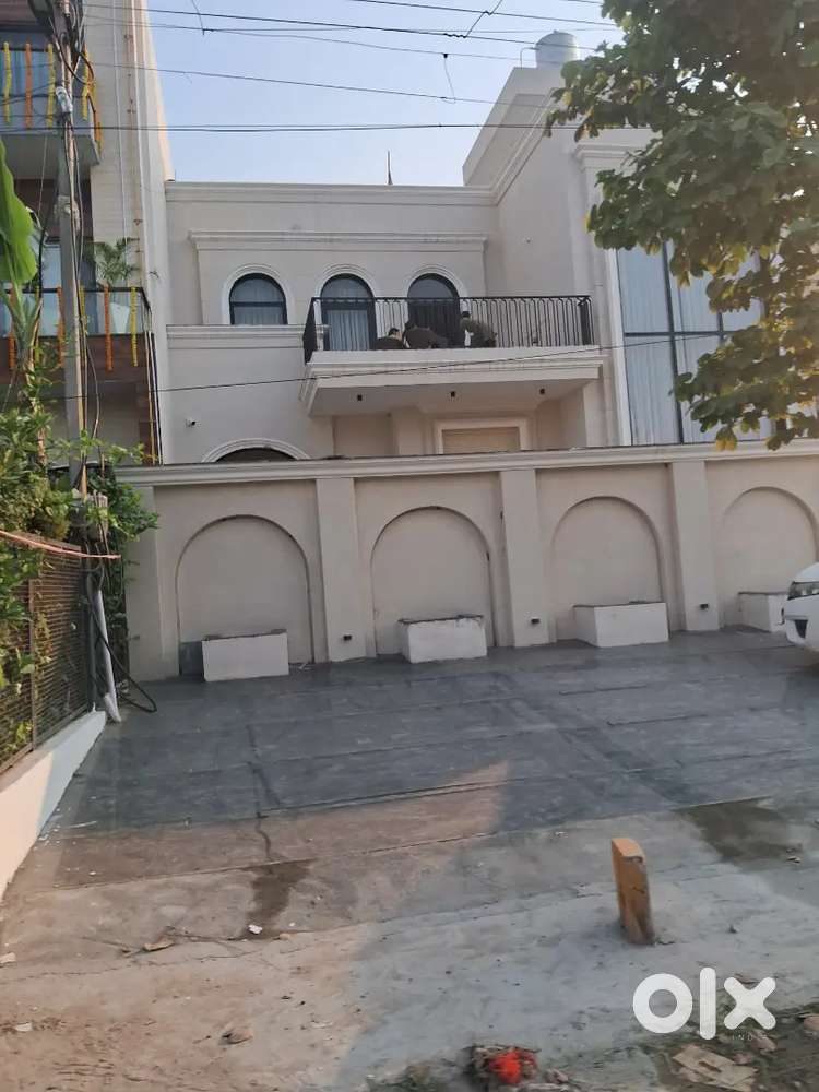 Independent  14 malra house for rent in sec 7 with complete wooden wor