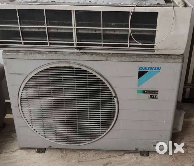 Daikin 1 ton 5 star inverter split AC