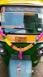 Gadi pura ful condition mein hai