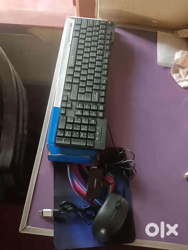 Keyboard and mouse, and usb portal