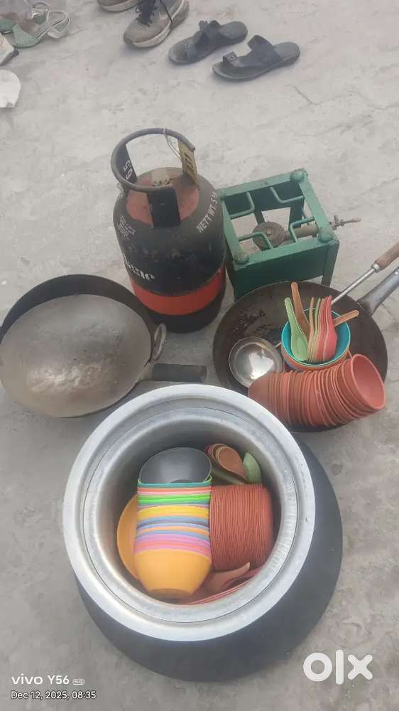 Fast food kitchen item (kadhai , fry pan, soup bowl, plates, cylinder)