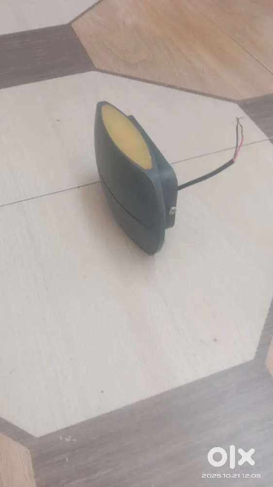 Elevation wall light
