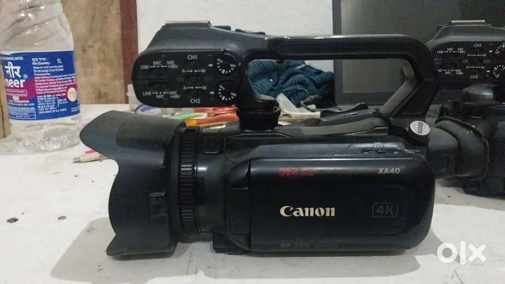 Canon xa40 4k with bill , camera,two battery, charger