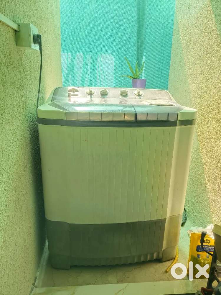 LG 7.5 kg semi automatic washing machine