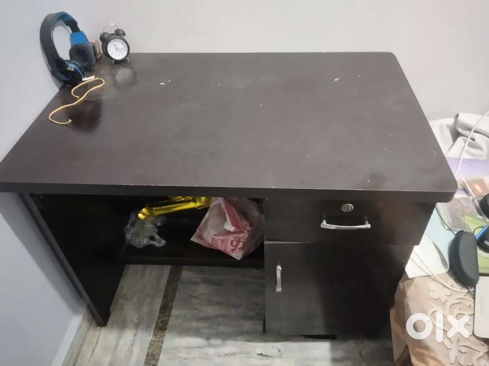 Computer table