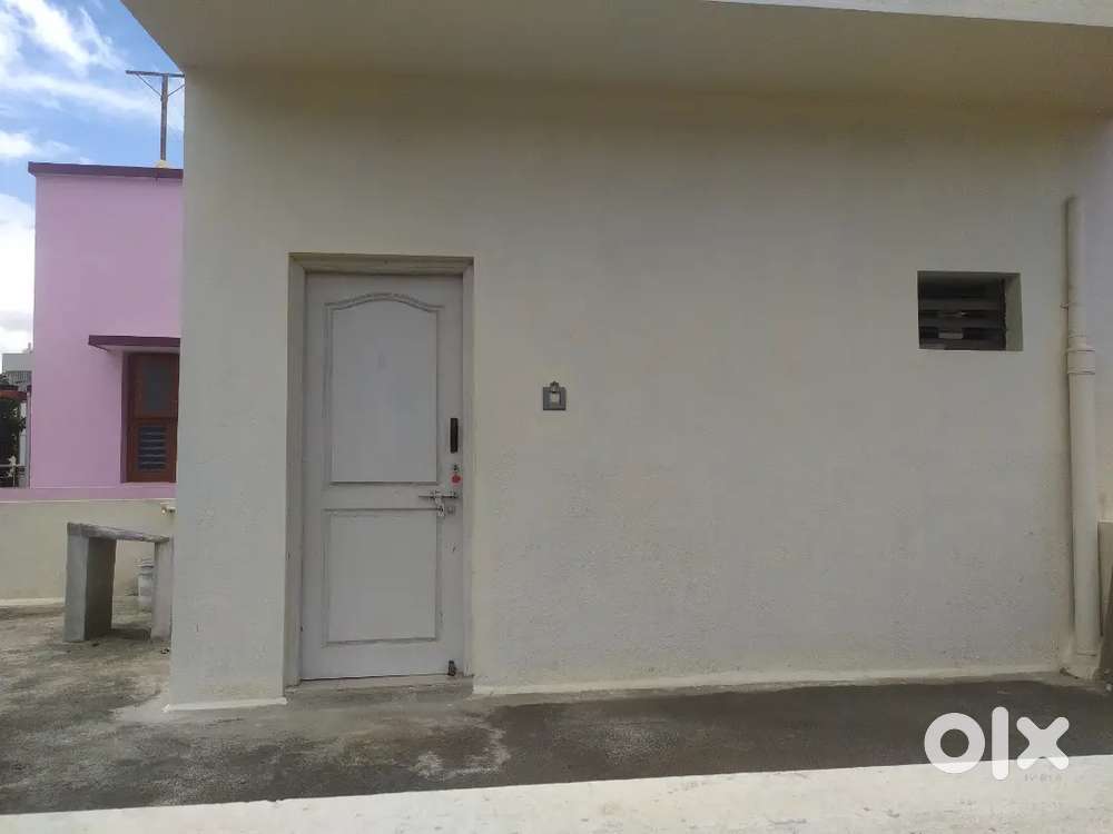 Rent 4500 /-per month ,advance 20000