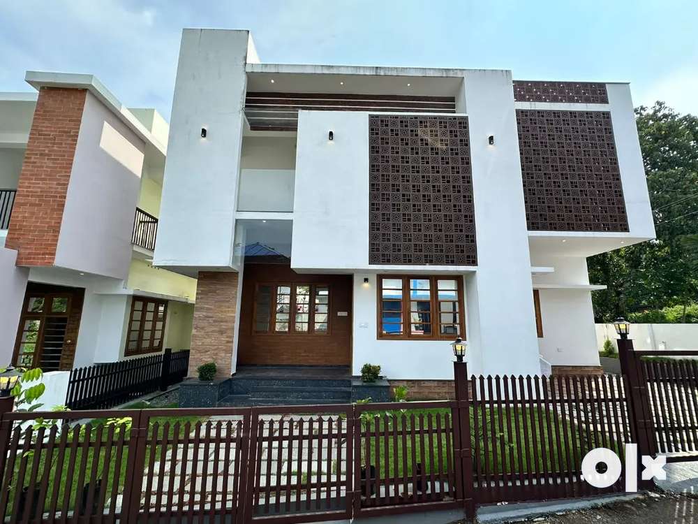 500 MTR FROM AM ROAD PERUMBAVOOR 4 CENT BUDGET HOUSE FOR SALE