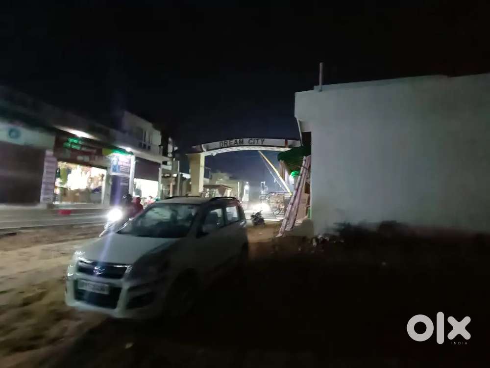 Dream City gate k bhar karnal highway se 50 meter ki doori par