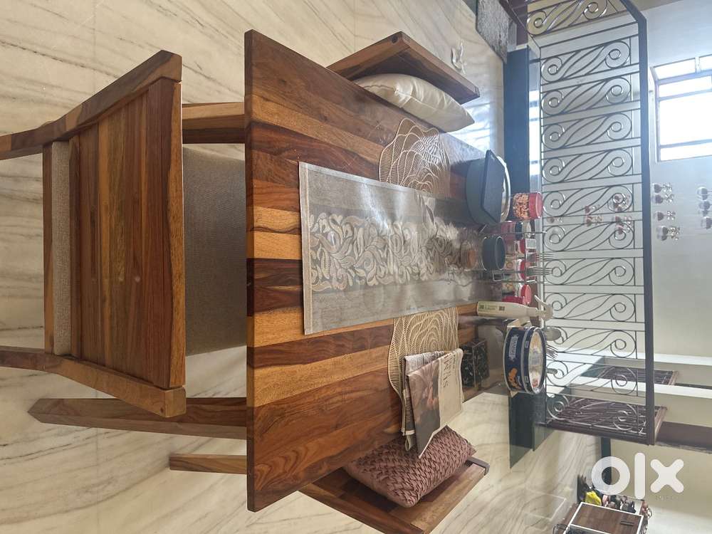 Wake fit dining table