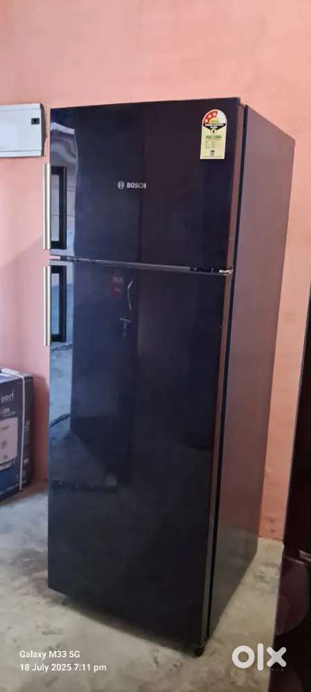 New condition fridge lg 260 and bosch 288 ltr for sale in best price
