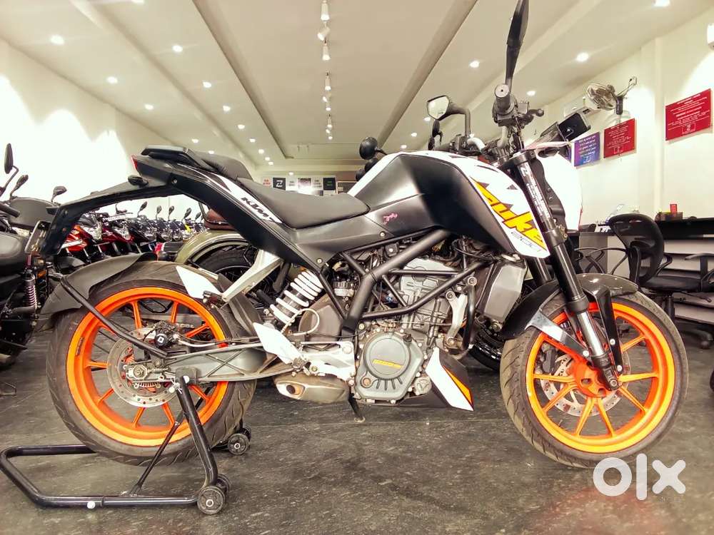 I'm selling KTM Duke 200 Bs4 mint condition
