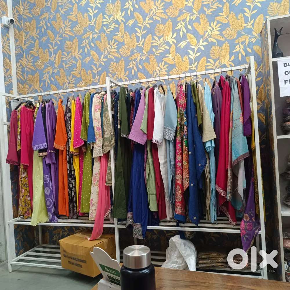 Salesperson for clothes ahop