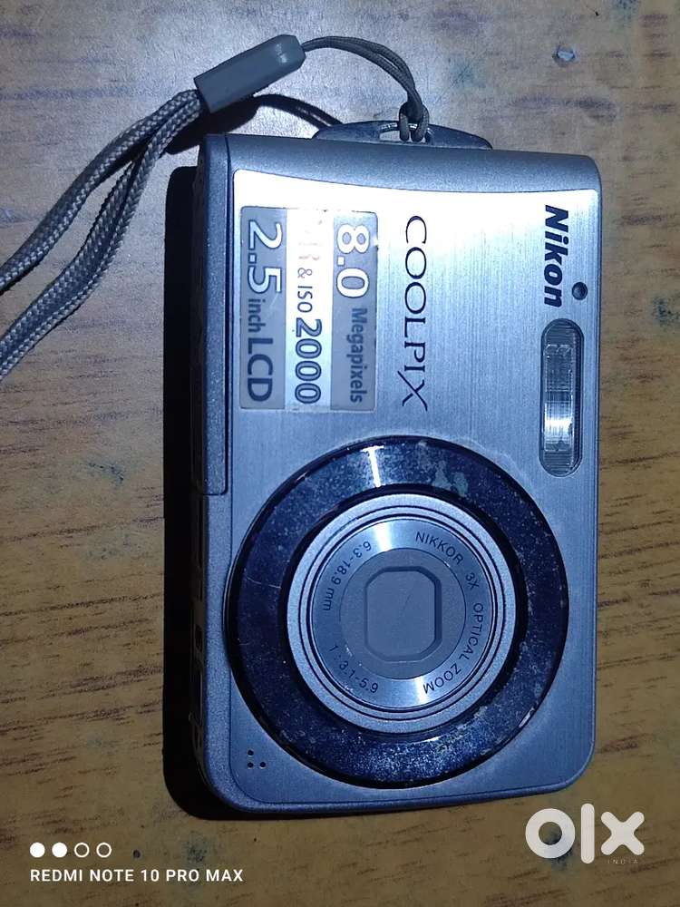 Nikon COOLPIX camera 8.0 Megapixels 2.5 inch LCD