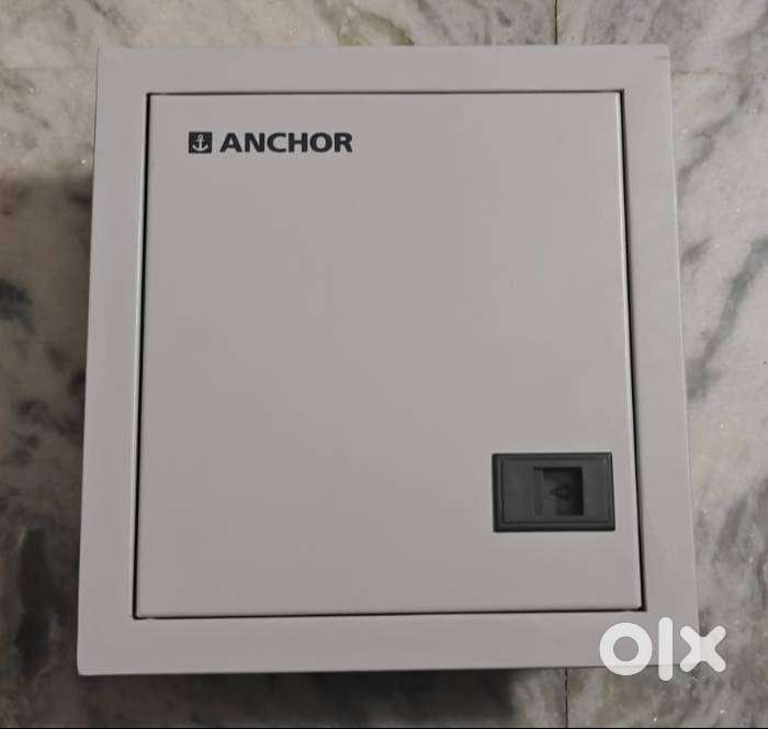 ANCHOR UNO 8 WAY SPN METAL DOUBLE DOOR DISTRIBUTION BOARD - with MCB