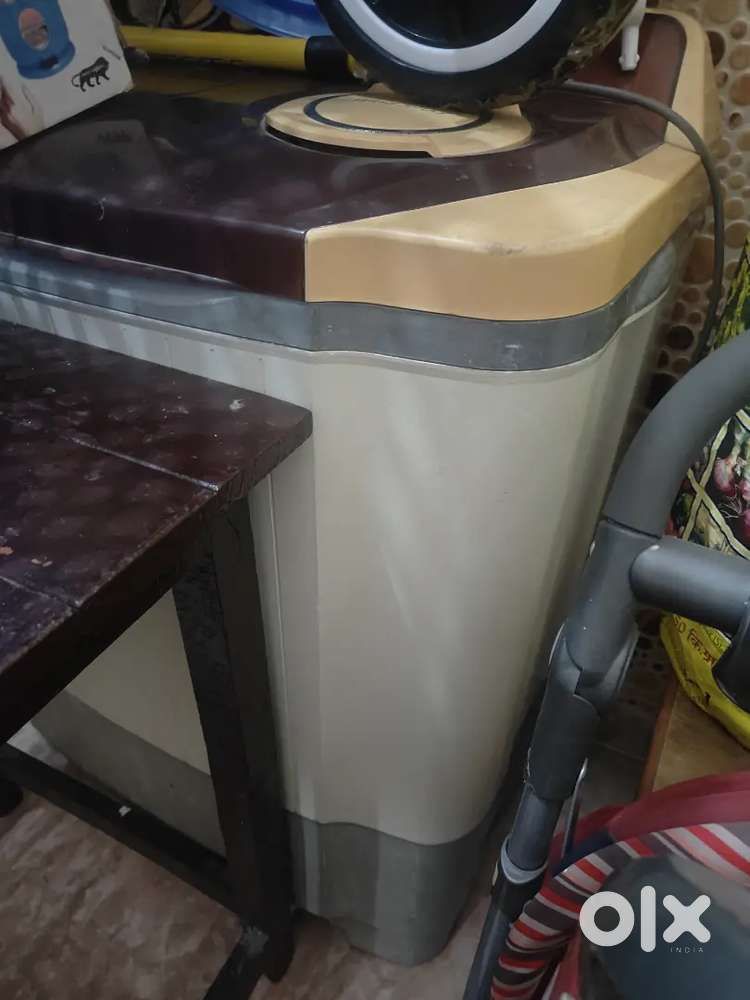 LG Semi Automatic washing machine