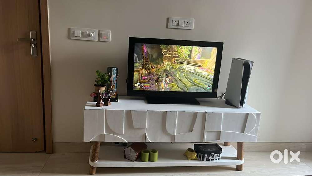 TV unit wooden with push open locks