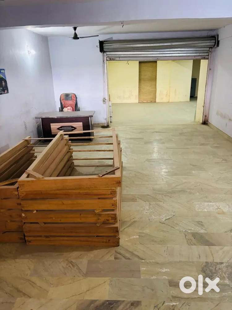 2500 sq ft hall/godown/warehouse in basement at banthara, sikandarpur