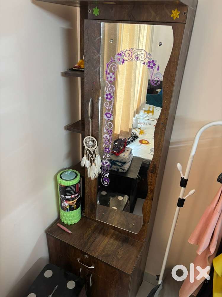 Dressing table