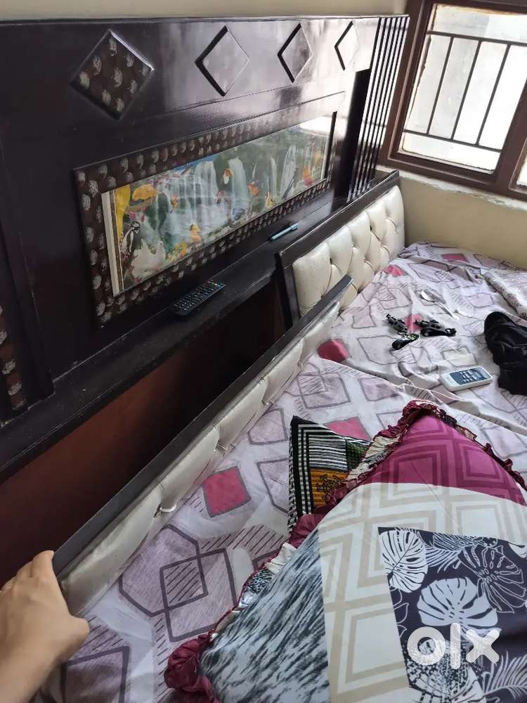 Box bed double with storage for bedsheet and pillow in good condition