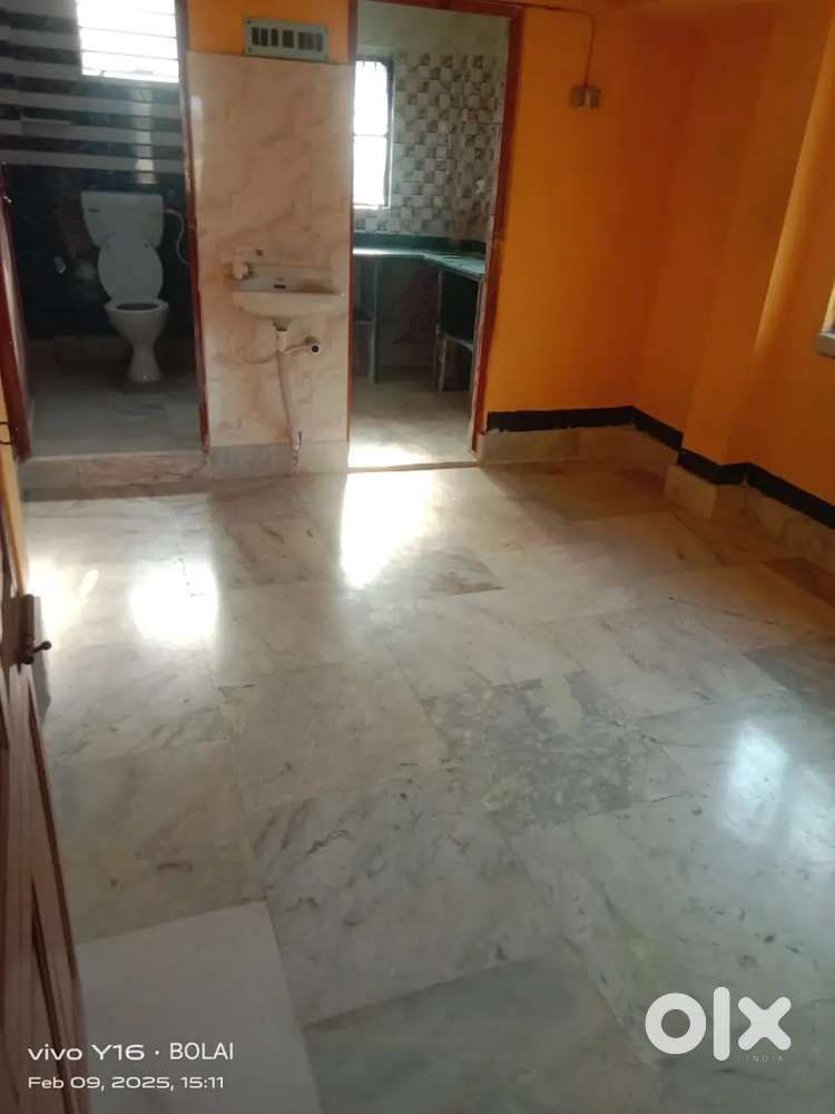 1RK AVAILABLE JHILPARK TOTO STAND NEAR DLF