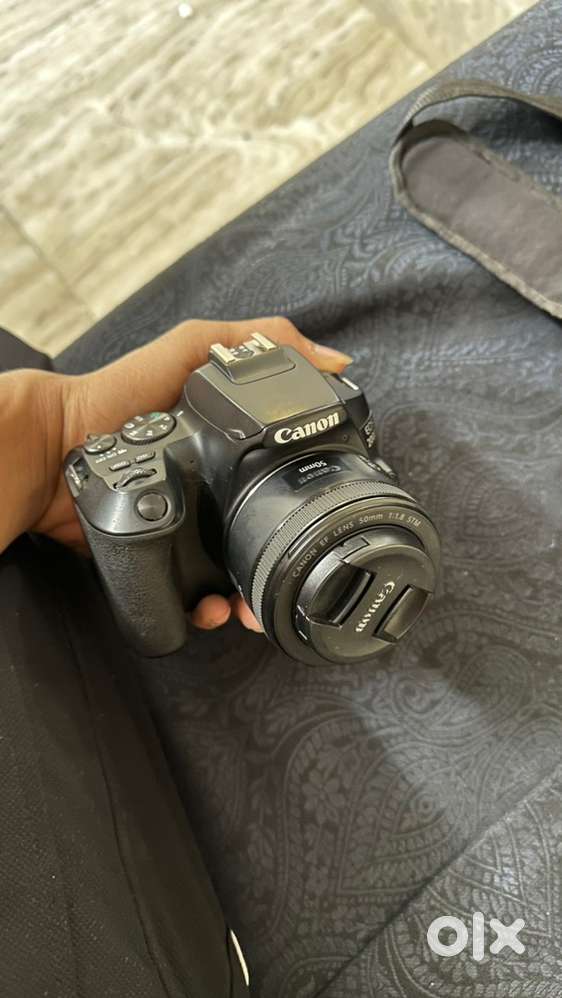 Canon 200d mark ii with 2 lens