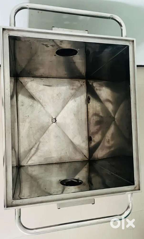 Commercial oil storage trolley