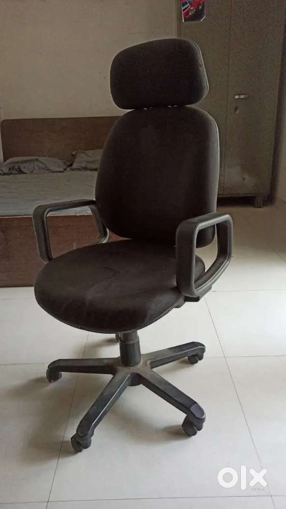 Premium Office Chair for Rs.2,000/- (Negotiable) in Pimpri