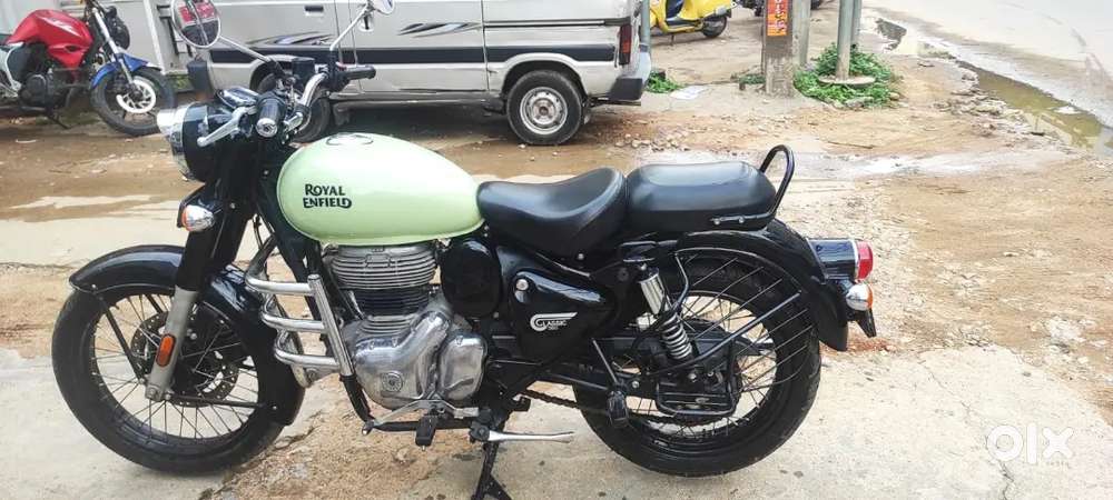 Classic 350 bs6 vehicle green colour good condition  showroom track