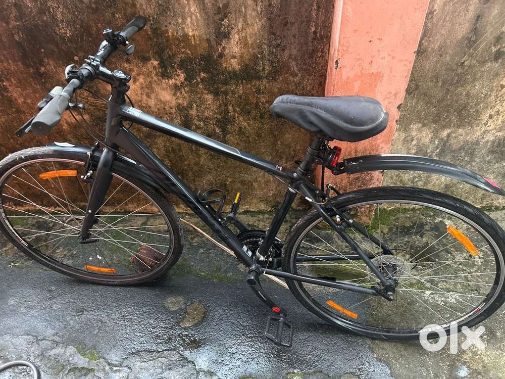 Avanti Giro F1 Hybrid Bycycle 21 Speed Shimano Altus - Aluminium frame