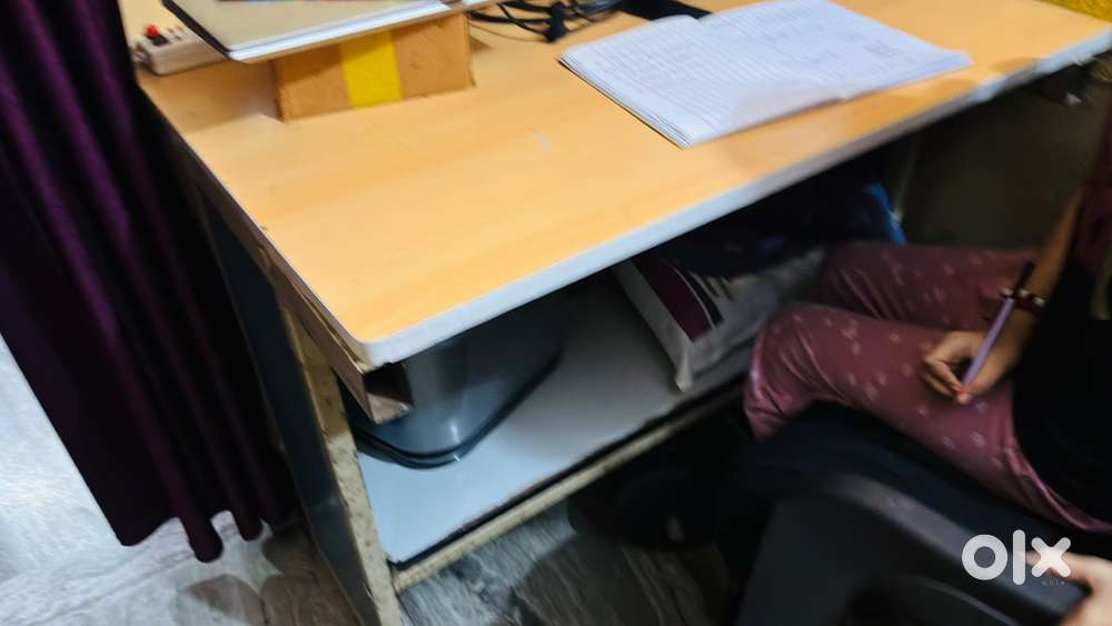 Computer table