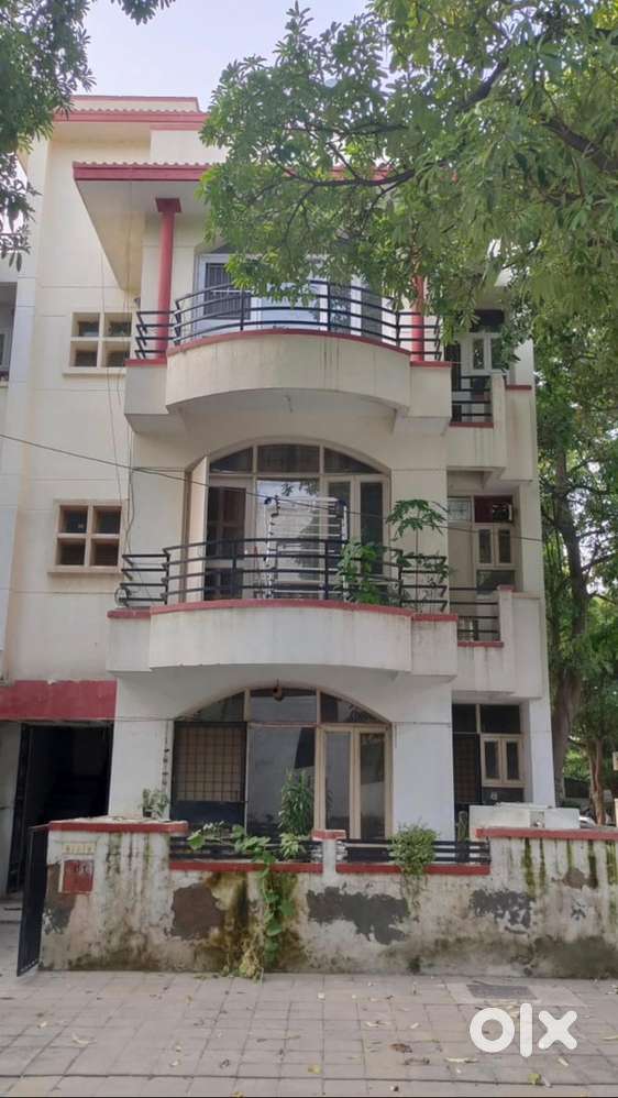 Park Facing 2 Bhk Flat availaible for Rent in South City-2
