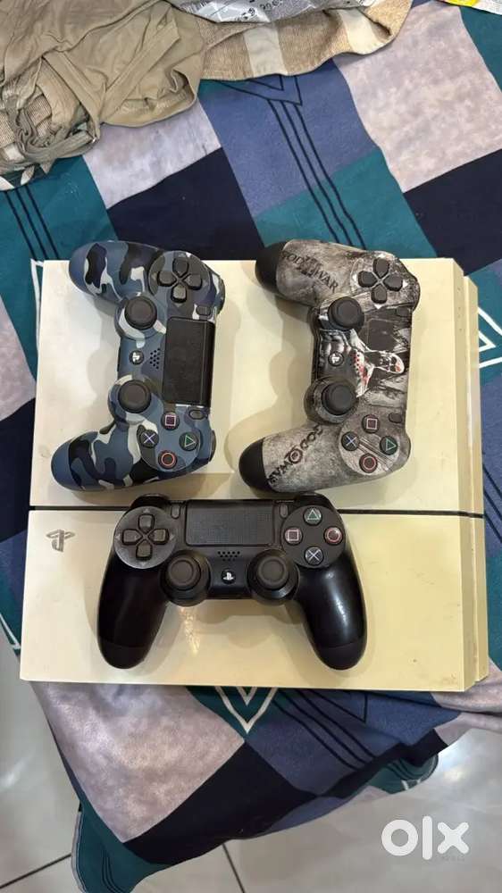 Ps4 1tb all new with 3 controller