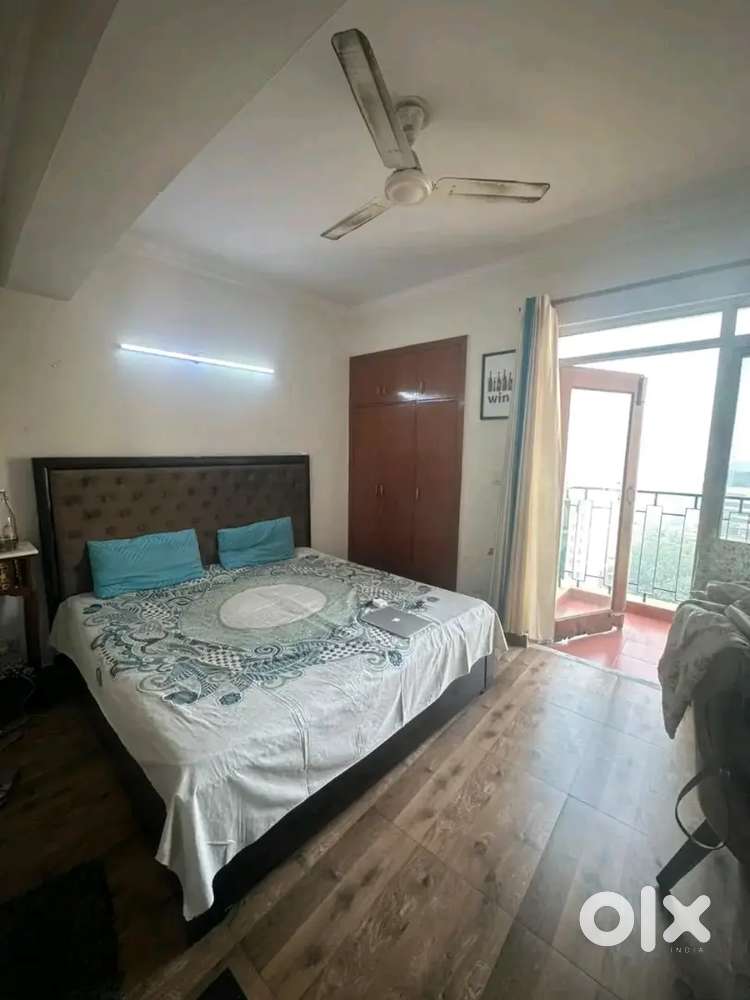 Modern co-living room in sector 46 walking distance to market