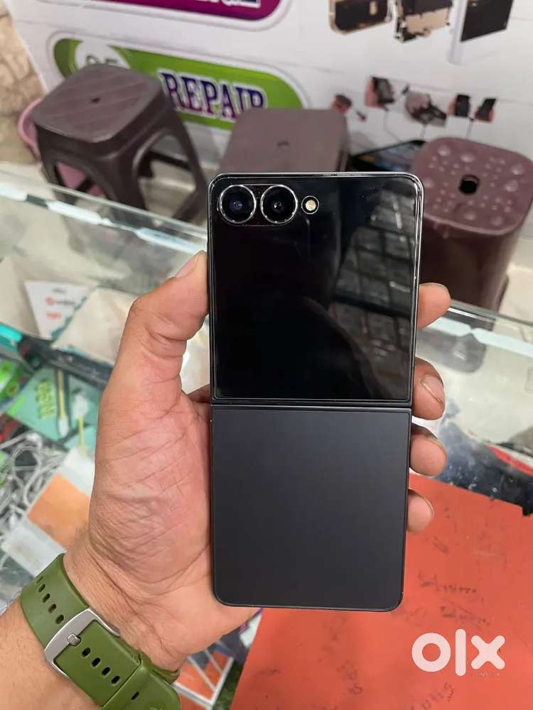 Brand New Samsung Galaxy Z Flip 7 512 GB