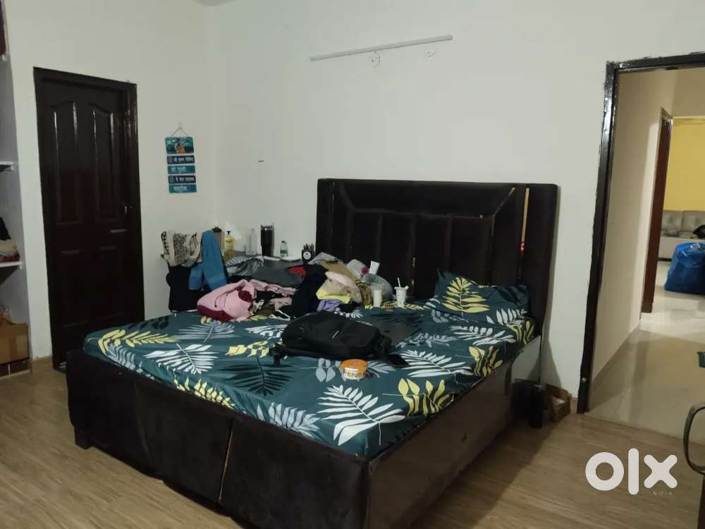 Fully Furnished 3BHK Ac Geeyser Fridge Beds. Mattress nd all in SBP 3