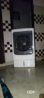 Cooler ki body new hai with ice chamber, honey pad ke sath