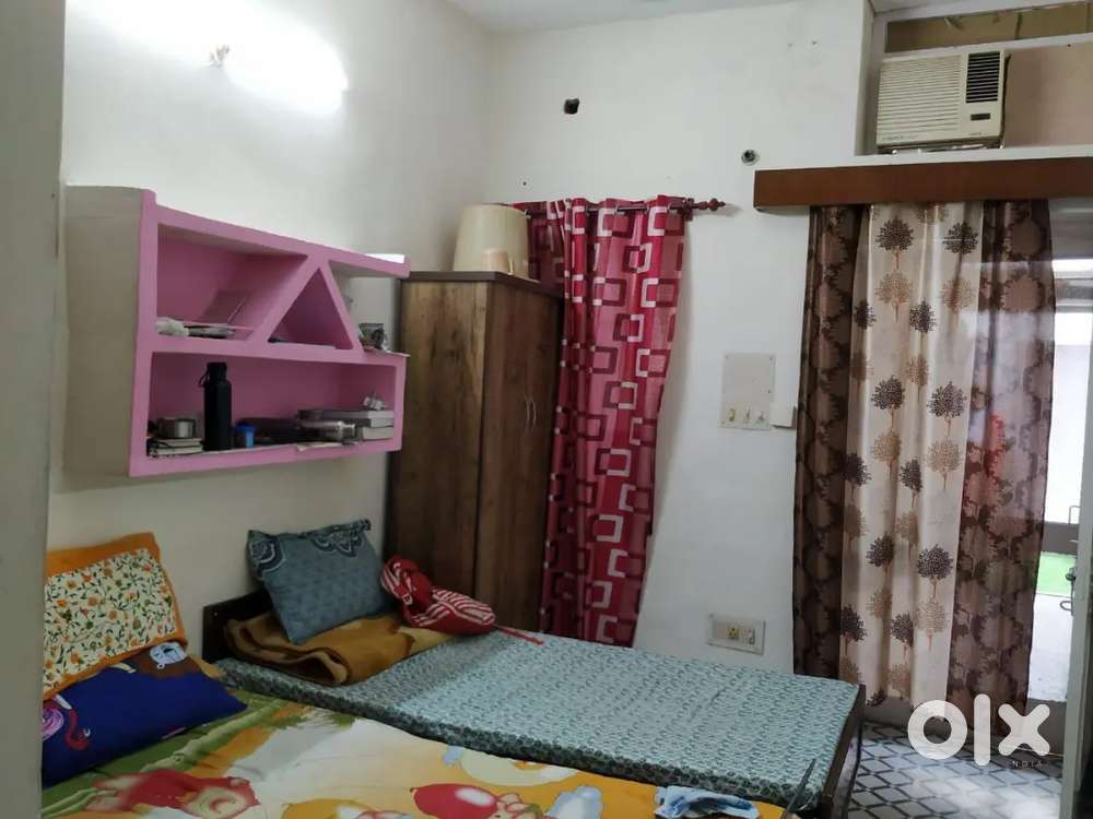 Girls pg near mcm college